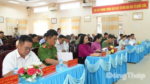 Đại biểu dự Hội nghị.