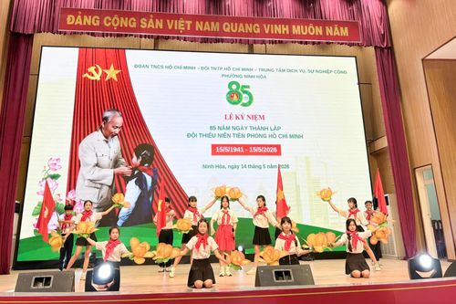 Tiết mục văn nghệ tại lễ kỷ niệm.