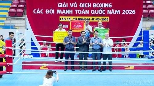 Ban tổ chức trao giải toàn đoàn cho các đoàn có thành tích xuất sắc nhất giải.