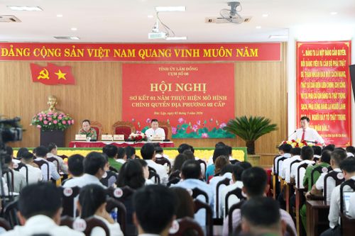 Phó Bí thư Tỉnh ủy, Chủ tịch HĐND tỉnh Lâm Đồng Lưu Văn Trung phát biểu kết luận Hội nghị sơ kết 1 năm thực hiện mô hình chính quyền địa phương 2 cấp Cụm số 8
