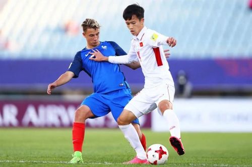 Hoàng Đức từng có dịp chạm trán U20 Pháp.