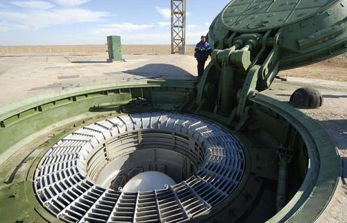 Giếng phóng khổng lồ chứa ICBM.