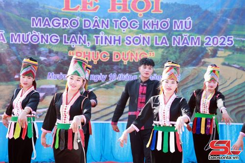 Nhân dân bản Cang Cói, xã Mường Lạn giữ gìn điệu dân vũ Vêlr guông (Au eo).