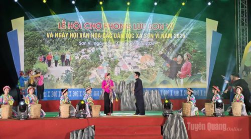 Tiết mục tái hiện lại chuyện tình chàng Minh nàng Nhinh.