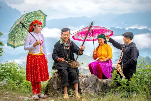Chợ tình Khâu Vai được diễn ra hàng năm nhằm thắt chặt thêm tình đoàn kết giữa các dân tộc; đồng thời mở ra cơ hội mới trong phát triển du lịch, phát triển kinh tế, xã hội của địa phương.
