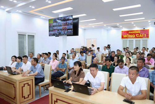 Các cử tri tham dự Hội nghị. Ảnh: Đức Minh
