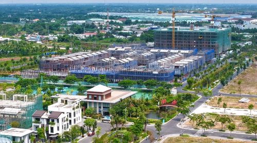 Các đại đô thị vùng ven là điểm đến tiềm năng của nhà đầu tư. Trong ảnh: Một góc Khu đô thị LA Home. Ảnh: Kỳ Phương.