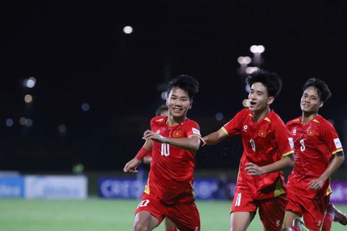 Chu Ngọc Nguyễn Lực (số 10) ghi bàn gỡ hòa cho U17 Việt Nam. Ảnh: VFF