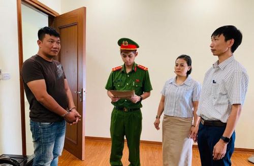 Cơ quan điều tra thi hành lệnh khám xét nơi ở của Lê Mạnh Đáng.