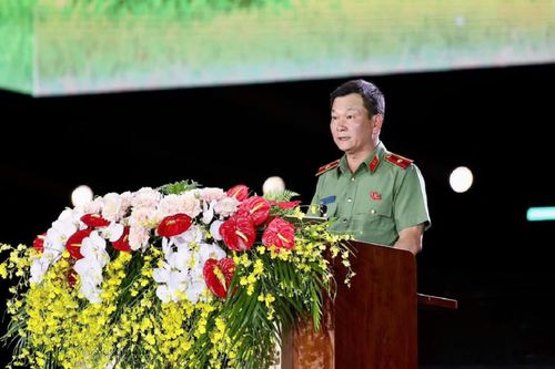 Thiếu tướng Bùi Quang Bình, Giám đốc Công an TP Hải Phòng phát động hưởng ứng cuộc thi "Tổ quốc bình yên" do Bộ Công an triển khai.