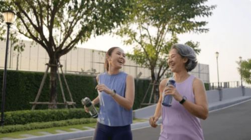 Đi bộ vào buổi sáng có thể mang lại nhiều lợi ích tích cực cho sức khỏe vì nhiều lý do khác nhau (Ảnh: Shutterstock)