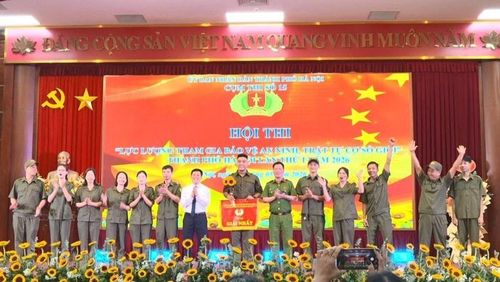 Giải Nhất được trao cho đội thi xã Phúc Thọ. Ảnh: PV