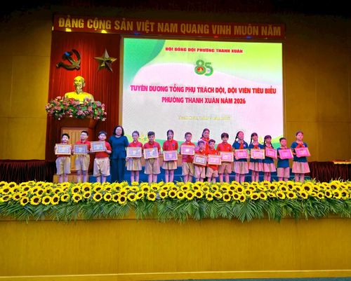 Phường Thanh Xuân tuyên dương các đội viên tiêu biểu năm 2026. Ảnh: Tùng Lâm
