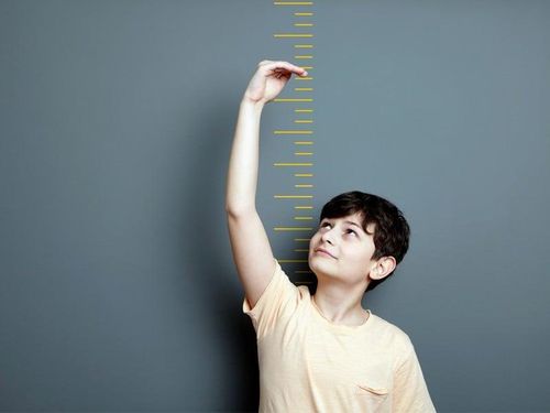 Tăng chiều cao ở trẻ là một quá trình phức tạp, đòi hỏi sự tác động đa dạng từ nhiều yếu tố.