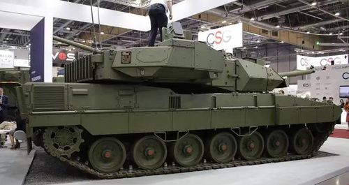 Điều này cho phép Leopard 2A8NOR tấn công mục tiêu từ khoảng cách xa, giảm nguy cơ bị đối phương phản kích. Hệ thống điều khiển hỏa lực tiên tiến cùng máy đo xa laser giúp tăng độ chính xác ngay cả trong điều kiện thời tiết khắc nghiệt.