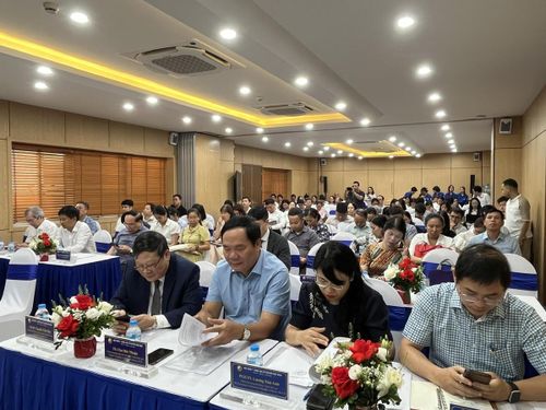 Hội thảo có sự tham gia của đông đảo chuyên gia.