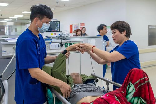 Chính phủ dự kiến ban hành Nghị định về tăng mức đóng bảo hiểm y tế từ năm 2027. Ảnh: Việt Linh.