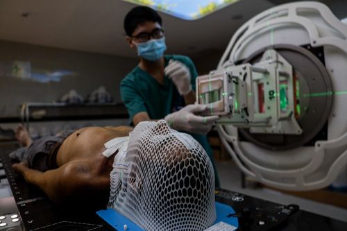 Bệnh nhân ung thư ở Việt Nam thường phát hiện khi giai đoạn muộn. Ảnh: Khương Nguyễn.
