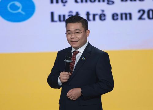 Luật sư Nguyễn Trung Tín chỉ ra những lỗ hổng khiến việc bảo vệ trẻ em còn gặp khó khăn. Ảnh: Thái An. 