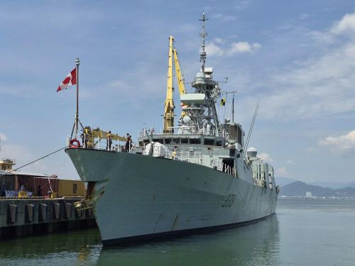 Tàu HMCS Charlottetown Hải quân Canada cập cảng Tiên Sa - Đà Nẵng