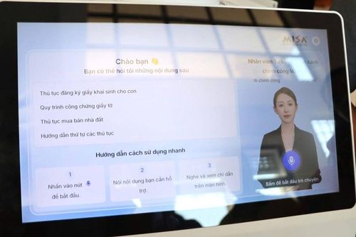 Robot lễ tân được bố trí tại khu vực tiếp đón công dân, khi người dân đến làm thủ tục