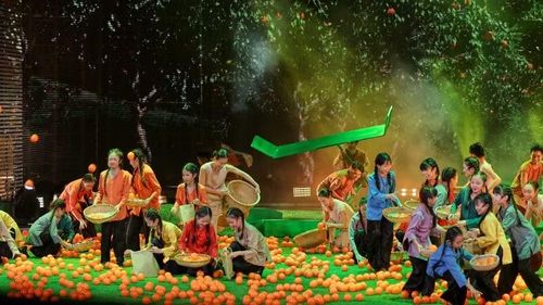 Chương trình là “bữa tiệc nghệ thuật” ấn tượng cả về phần nhìn và phần nghe. (Ảnh: HÒA NGUYỄN)
