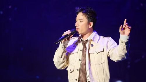 Phan Mạnh Quỳnh tiếp tục phát huy thế mạnh kể chuyện bằng âm nhạc. (Ảnh: HÒA NGUYỄN)