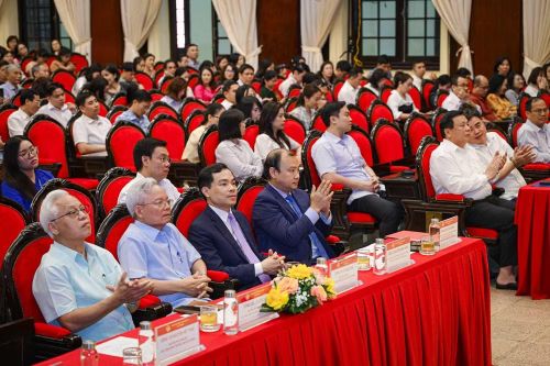 Các đại biểu dự lễ kỷ niệm. (Ảnh: BẢO LONG)