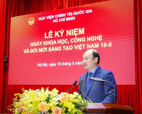 Phó Giáo sư, Tiến sĩ Lê Hải Bình, Ủy viên Trung ương Đảng, Phó Giám đốc thường trực Học viện Chính trị quốc gia Hồ Chí Minh phát biểu tại lễ kỷ niệm.