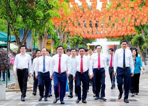 Bình quân mỗi năm, Khu Di tích Kim Liên đón khoảng 1,5 - 2 triệu lượt người dân và du khách đến dâng hương, tham quan