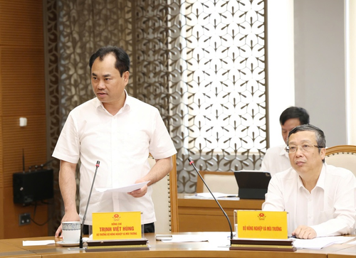 Đồng chí Trịnh Việt Hùng, Bộ trưởng Bộ Nông nghiệp và Môi trường phát biểu tại hội nghị. Ảnh: GIA HUY