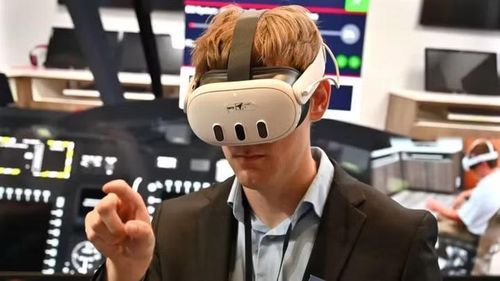 Phải tới khi Meta cùng nhiều hãng công nghệ lớn thúc đẩy làn sóng metaverse và kính Oculus Rift xuất hiện năm 2015, VR mới thực sự đạt tới mức trải nghiệm đủ tốt cho người dùng phổ thông nhờ phần cứng mạnh hơn và màn hình chất lượng cao hơn.