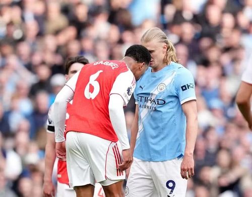  Arsenal nắm quyền tự quyết nhưng chỉ cần 1 cú sảy chân cũng có thể khiến họ “đánh mất cả mùa giải” tại Ngoại hạng Anh. 