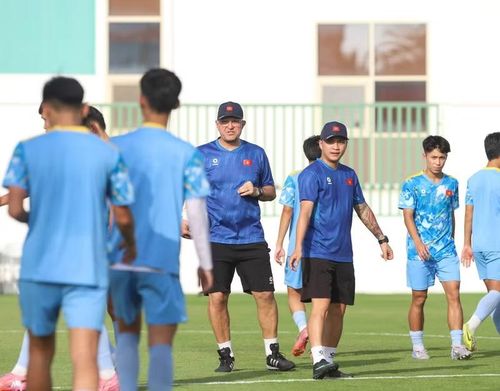 Sau chiến thắng trước U17 UAE để giành vé vào tứ kết và đoạt suất dự U17 World Cup 2026, U17 Việt Nam tích cực rèn quân, chuẩn bị cho cuộc đối đầu với U17 Australia. Ảnh: VFF.