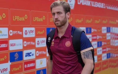 Trong buổi trò chuyện trên podcast Football Friends, Stefan Mauk nhận định: "Trong khi các giải đấu khác liên tục tăng đãi ngộ cho cầu thủ thì giải A-League lại đi theo chiều ngược lại". Ảnh: Internet.