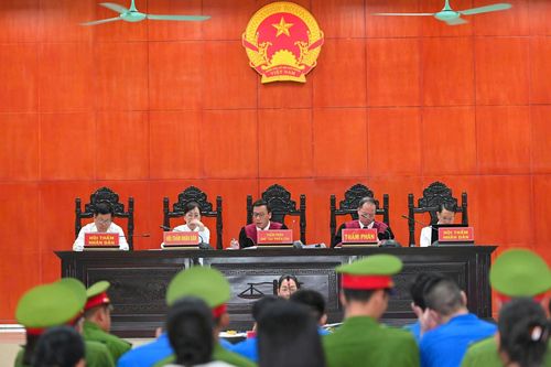 Quang cảnh phiên xét xử sáng ngày 15/5. (Ảnh: TV)