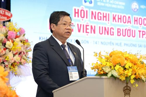TS.BS Diệp Bảo Tuấn - Giám đốc Bệnh viện Ung bướu TP.HCM phát biểu.
