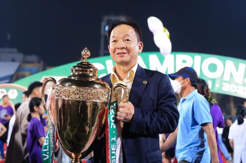 Bầu Hiển âm thầm đóng góp cho bóng đá Việt Nam