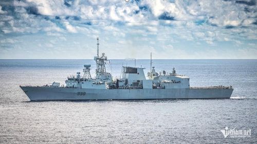 HMCS Charlottetown là tàu chiến hạng nhẹ lớp Halifax với thủy thủ đoàn khoảng 240 người thuộc Hải quân Hoàng gia Canada và các phi công thuộc Không quân Hoàng gia Canada vận hành và hỗ trợ trực thăng bay biển CH‑148 Cyclone trên tàu. Ảnh: Đại sứ quán Canada tại Việt Nam 