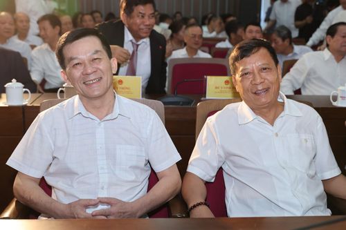 Nguyên Phó Chủ nhiệm Ủy ban Dân tộc Trần Lưu Hải và nguyên Thứ trưởng, Phó Chủ nhiệm Ủy ban Dân tộc Nông Quốc Tuấn tại buổi gặp mặt. Ảnh: Lê Anh Dũng