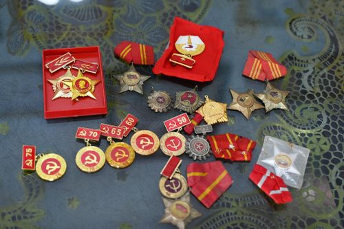 Cụ Viện được tặng thưởng nhiều huân, huy chương cao quý.