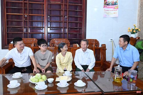 Cụ Viện nhắc lại những năm tháng tham gia kháng chiến.