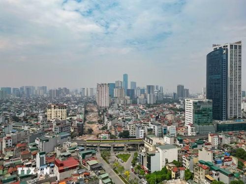 Đoạn tuyến dài 710 m từ Khu đô thị mới Dịch Vọng đến đường Dương Đình Nghệ đang được khẩn trương triển khai nhằm sớm hoàn thiện trục giao thông kết nối khu vực phía Tây Hà Nội.(Ảnh: Lê Đông/TTXVN)