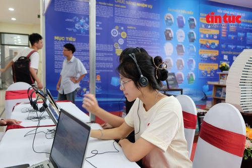 Trước những thách thức mới của thời đại số, sinh viên cần không ngừng học hỏi để làm chủ công nghệ.