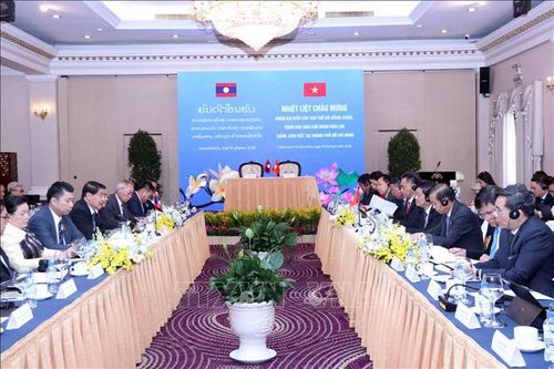 Quang cảnh buổi làm việc.