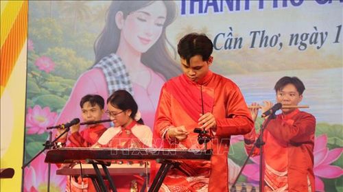 Tiết mục hòa tấu Lý cây bông.
