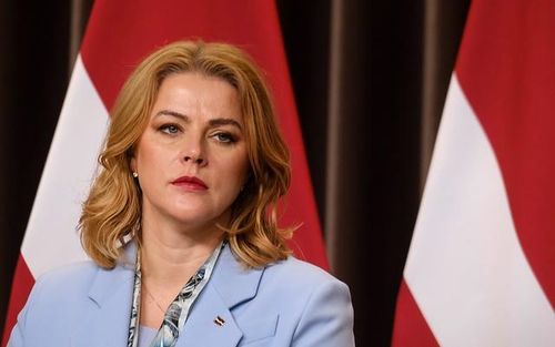 Bà Evika Siliņa tuyên bố từ chức khỏi vị trí Thủ tướng Latvia sau những tranh cãi xung quanh cách xử lý các vụ xâm nhập của máy bay không người lái vào lãnh thổ quốc gia. Ảnh: CGTN