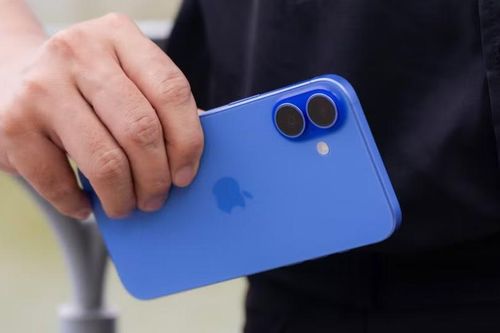 Bán chạy toàn cầu, iPhone 17 cũng giữ giá khá tốt tại Việt Nam. Ảnh: Minh Tuấn Mobile.
