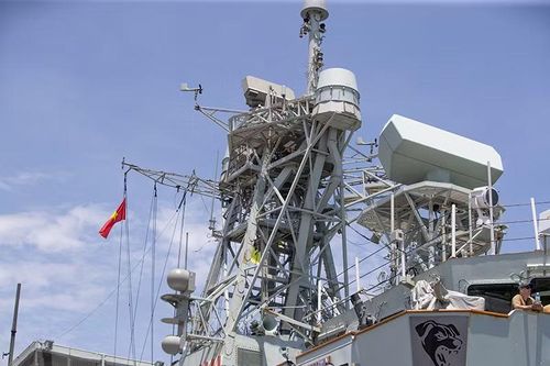 Hệ thống radar và tác chiến điện tử trên khu trục tuần tra HMCS Charlottetown