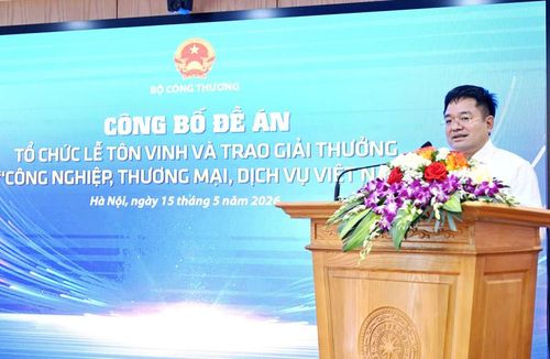 Tổng Biên tập Báo Công Thương Nguyễn Văn Minh phát biểu công bố Đề án tổ chức Lễ tôn vinh và Trao giải thưởng "Công nghiệp, Thương mại, Dịch vụ Việt Nam".